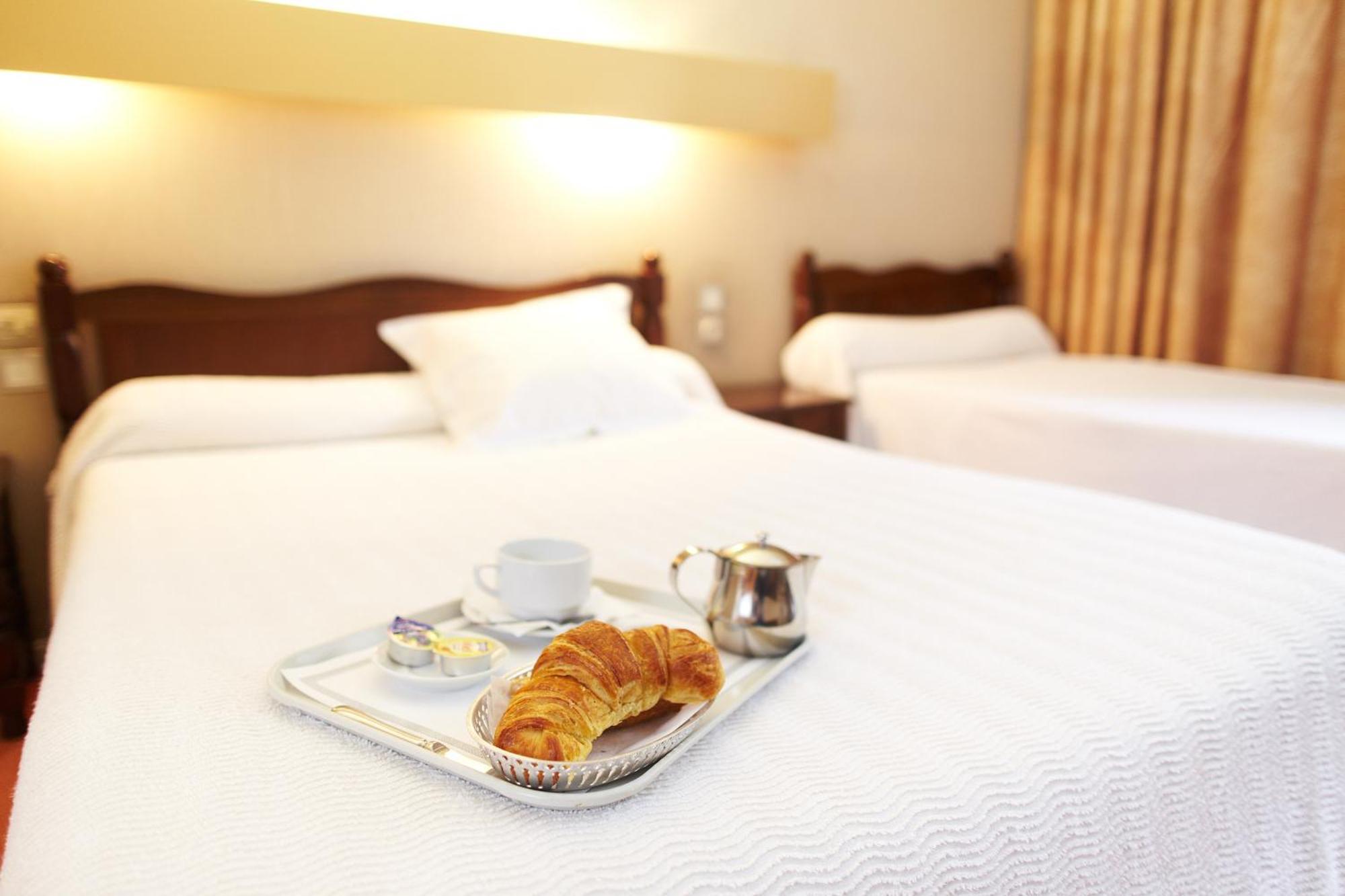 Hotel De Paris Bagneres-de-Luchon Номер фото