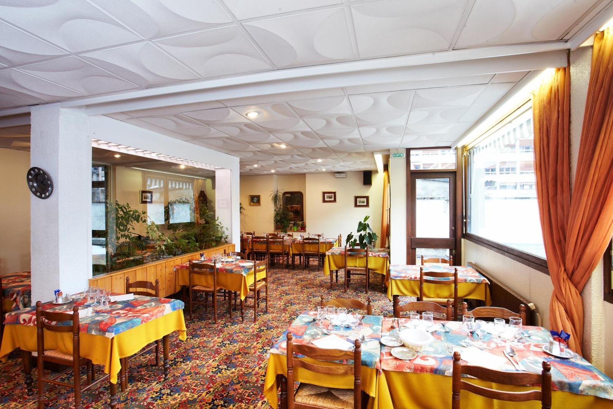 Hotel De Paris Bagneres-de-Luchon Экстерьер фото