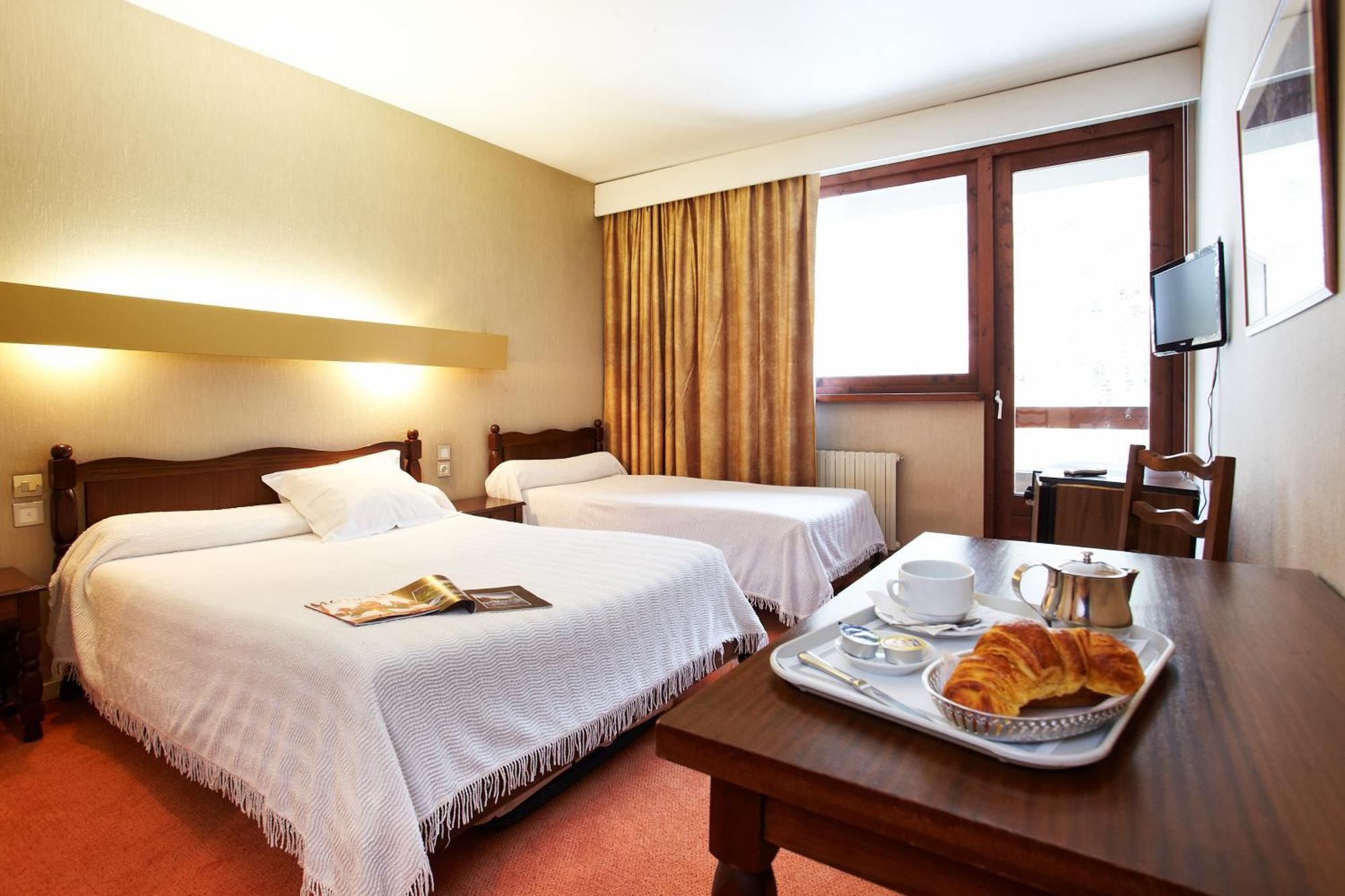 Hotel De Paris Bagneres-de-Luchon Номер фото
